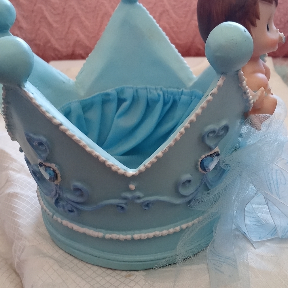 Decoration new blue crown